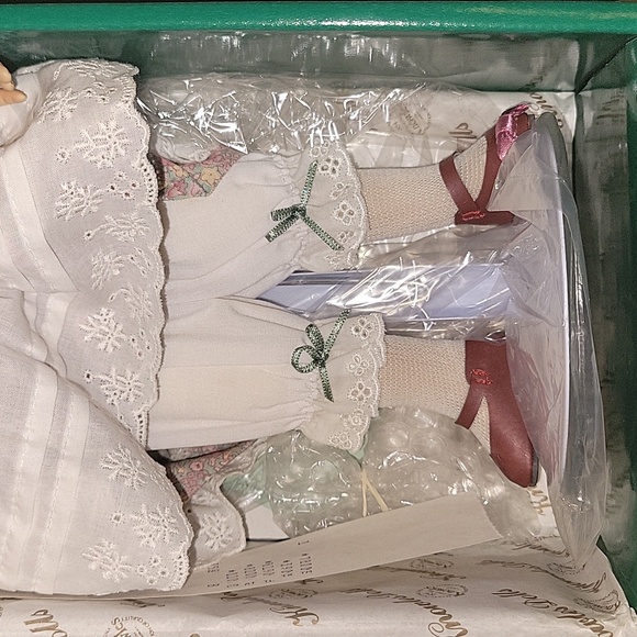 NWT "Mary Mary Quite Contrary" Mother Goose Porcelain Doll - Picture 4 of 16